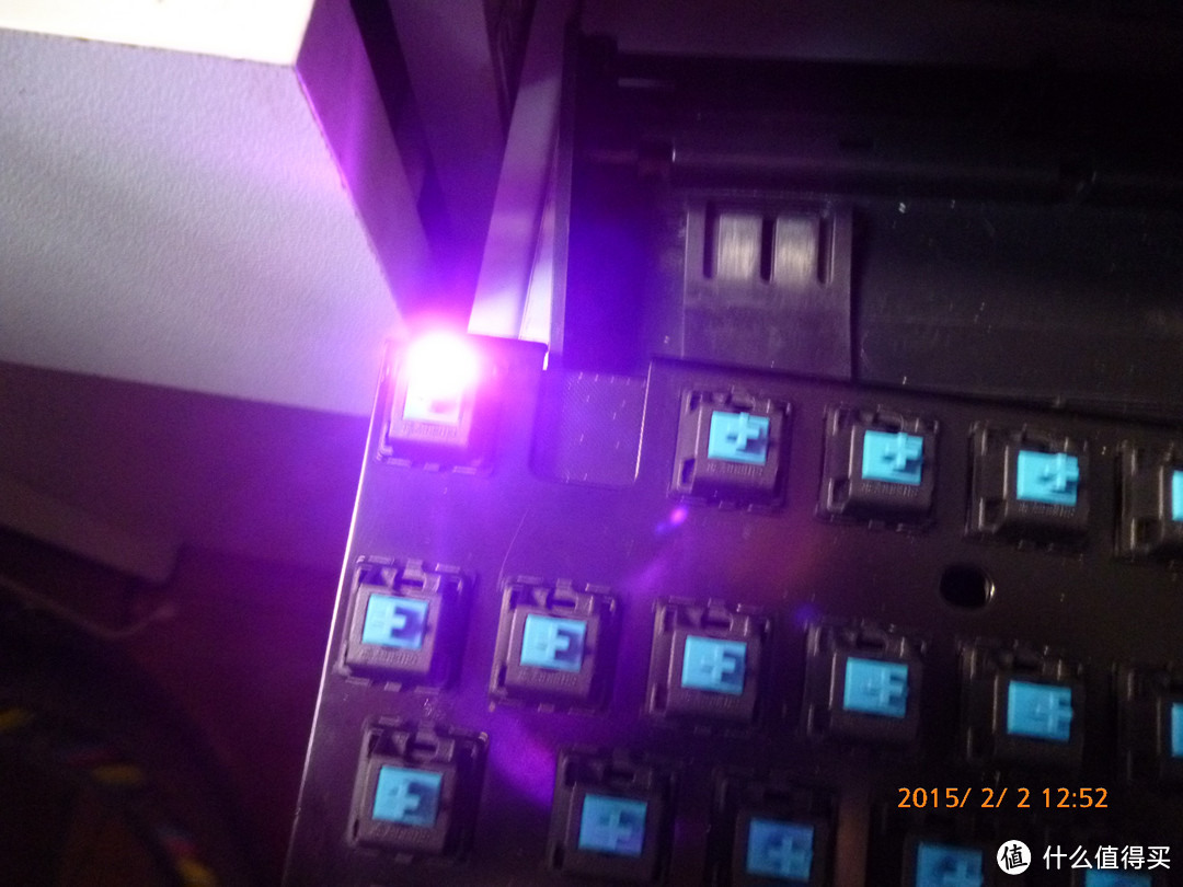 神说，要有光：IKBC f104 机械键盘加灯记