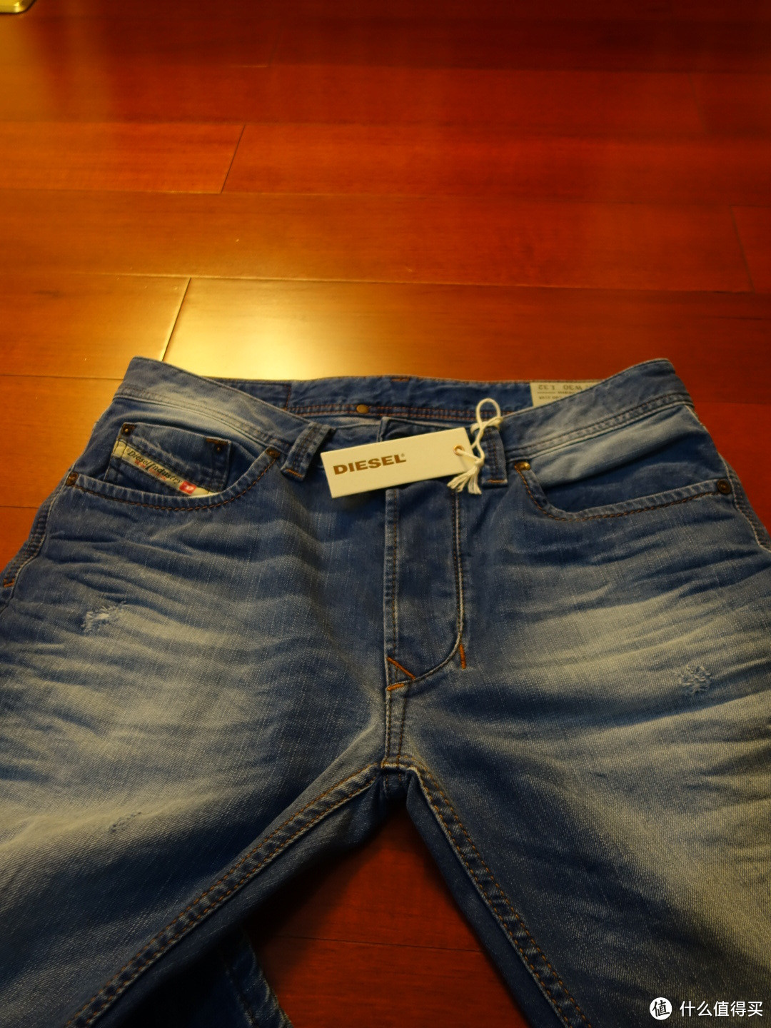 第一条柴油裤：DIESEL Larkee Regular Straight-Leg Jean 0830W 牛仔裤