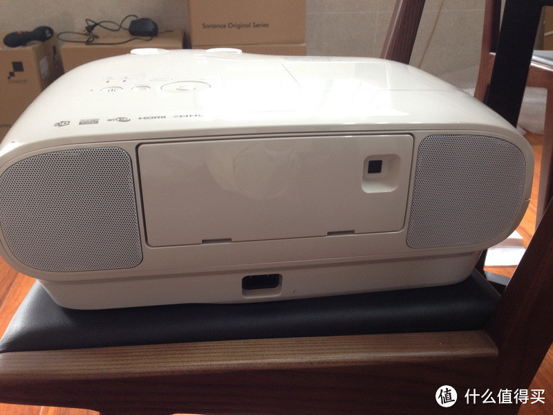 同门师兄弟的较量：家庭影院投影 EPSON 爱普生 TW6600W vs TW5200