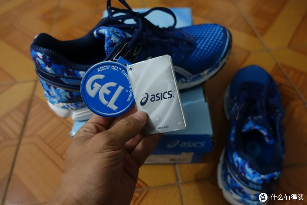 蓝丝带特别版ASICS 亚瑟士 CUMULUS16 次*级缓冲跑鞋