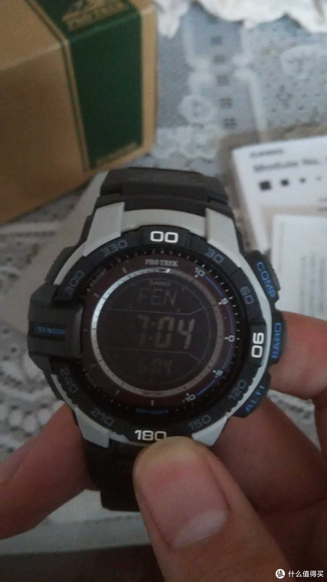 三重感应器：Casio 卡西欧 PRG-270-7CR 男款登山表