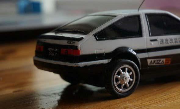 auldey 奥迪双钻 雷速登专业驾驶之头文字d ad86(ae86)