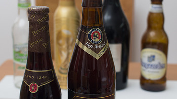 披着黑啤外衣的小麦啤酒： PAULANER 德国柏龙 黑小麦啤酒