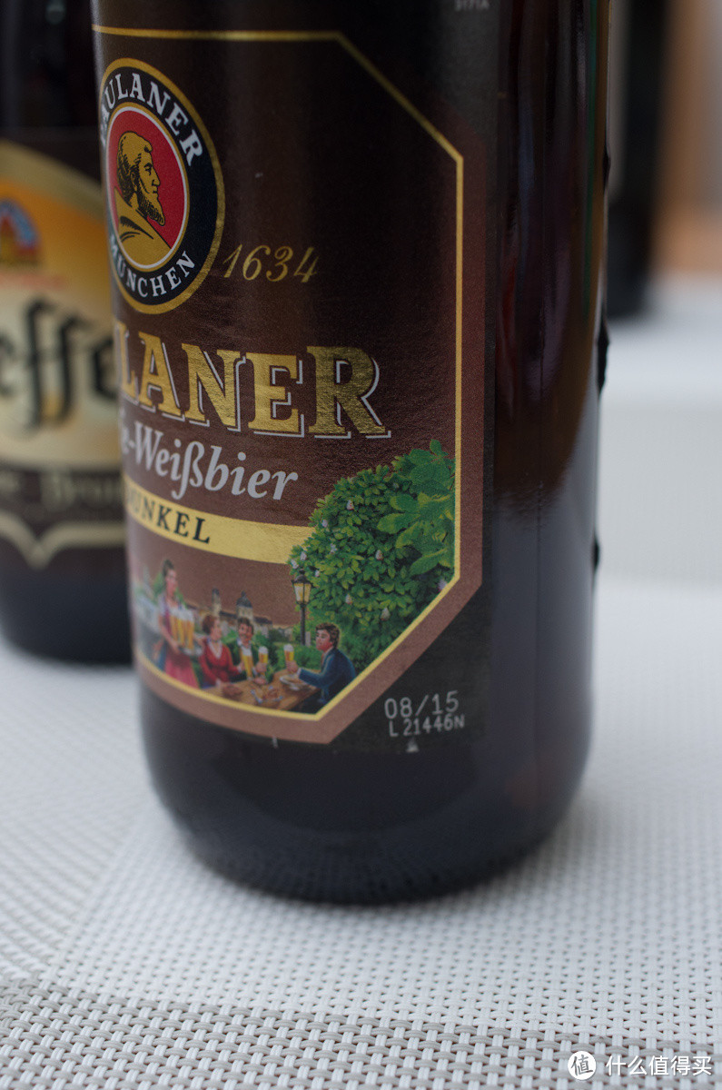 披着黑啤外衣的小麦啤酒： PAULANER 德国柏龙 黑小麦啤酒