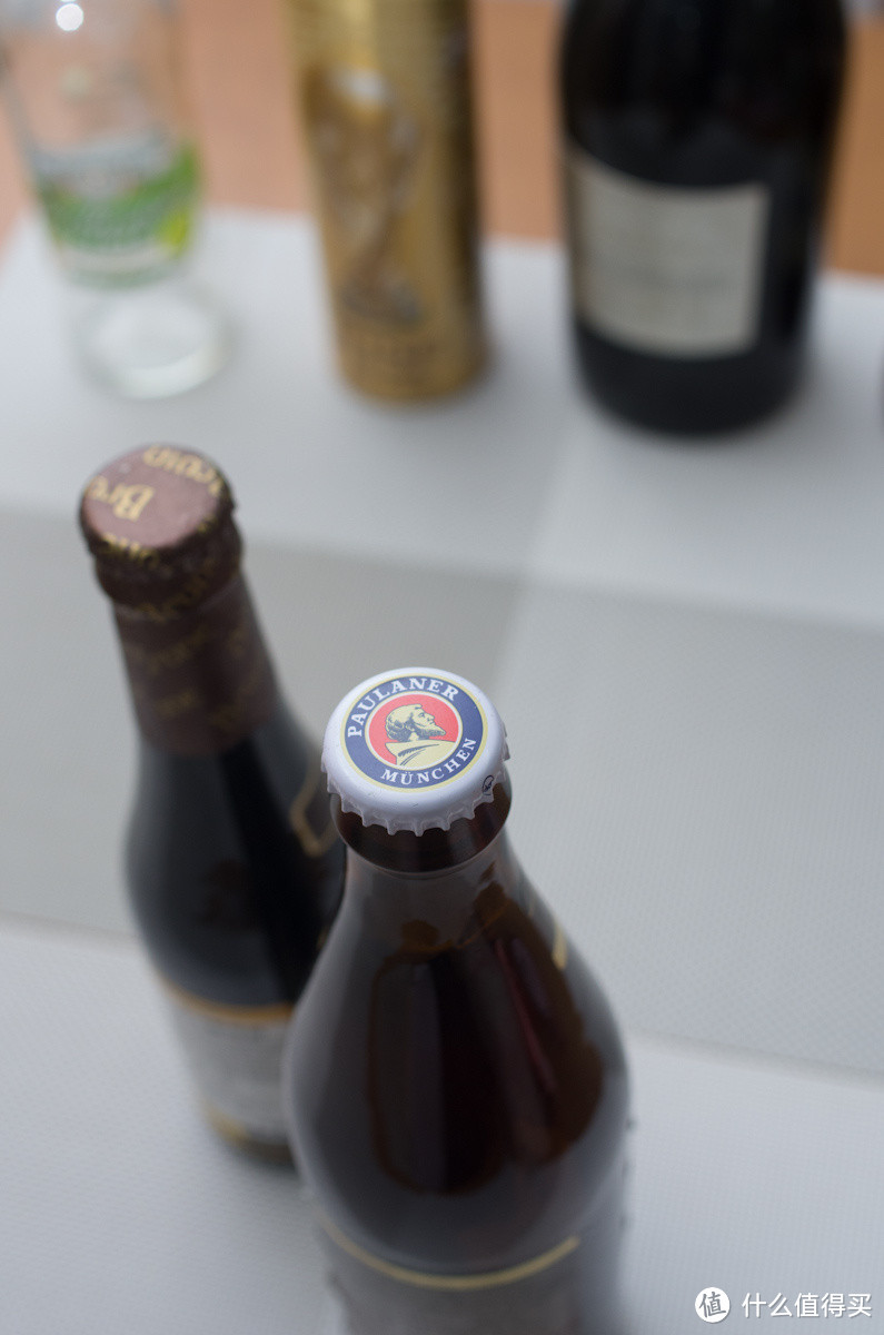 披着黑啤外衣的小麦啤酒： PAULANER 德国柏龙 黑小麦啤酒