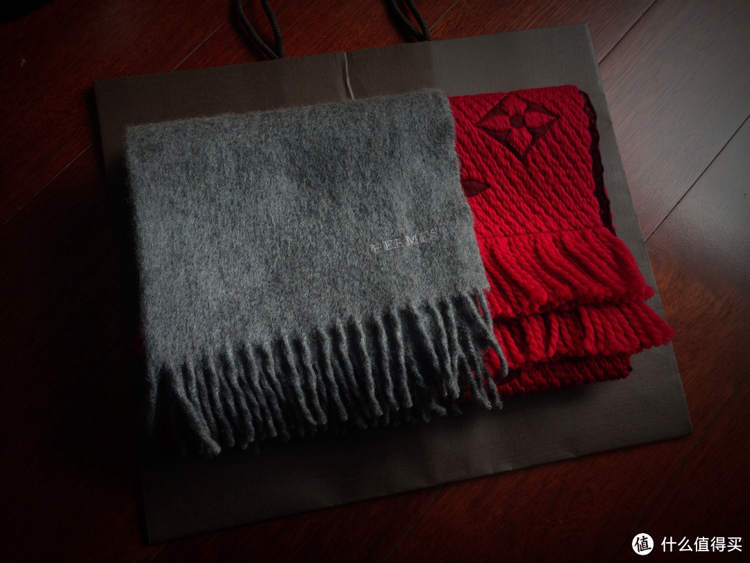 Louis Vuitton 路易·威登 Logomania 红色经典女款羊毛围巾 M72432
