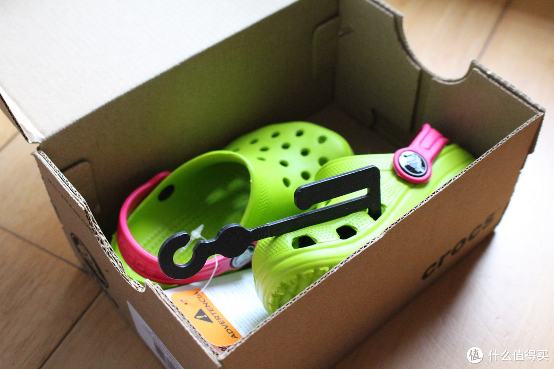 crocs 卡骆驰 Kids Classic 儿童洞洞鞋 和 KYOCERA 京瓷 FK-2PC/WH3 陶瓷刀2件套装