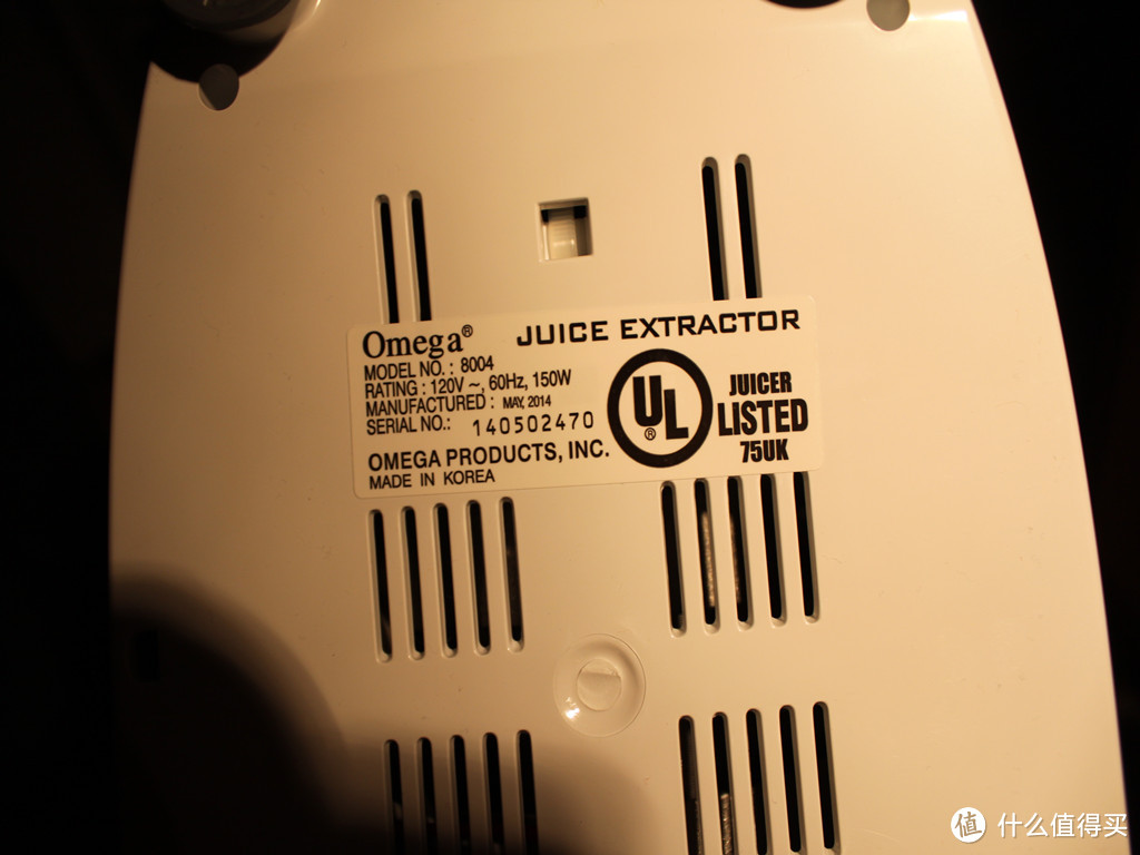 去年买了个榨汁机：Omega Juicers J8004 Nutrition Center 原汁机