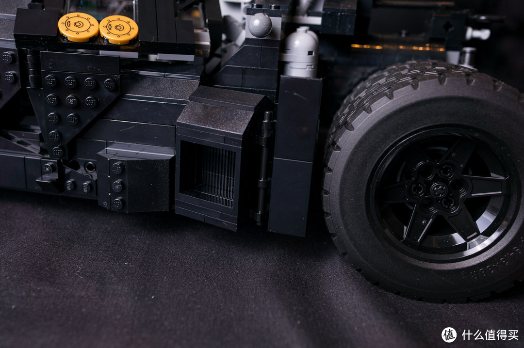 一不小心落坑里：LEGO 乐高 76023 Tumbler 蝙蝠车电影版开箱