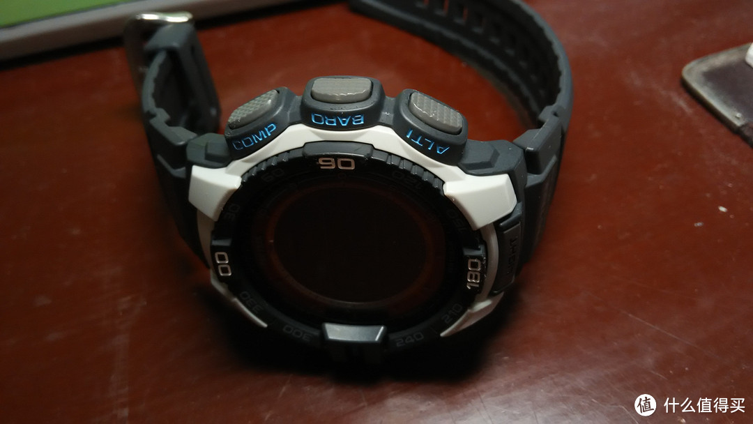 三重感应器：Casio 卡西欧 PRG-270-7CR 男款登山表