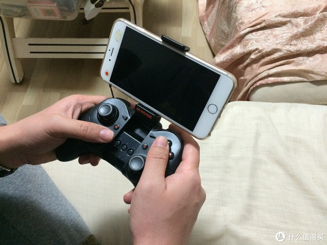 99元的游戏手柄，你值得买——Newgamepad 新游 N1 无线游戏手柄