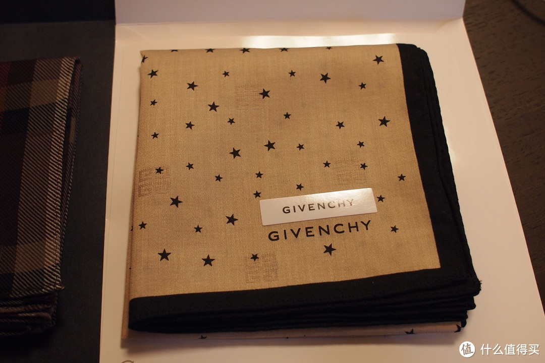 三越百货购入Burberry和GIVENCHY 手帕