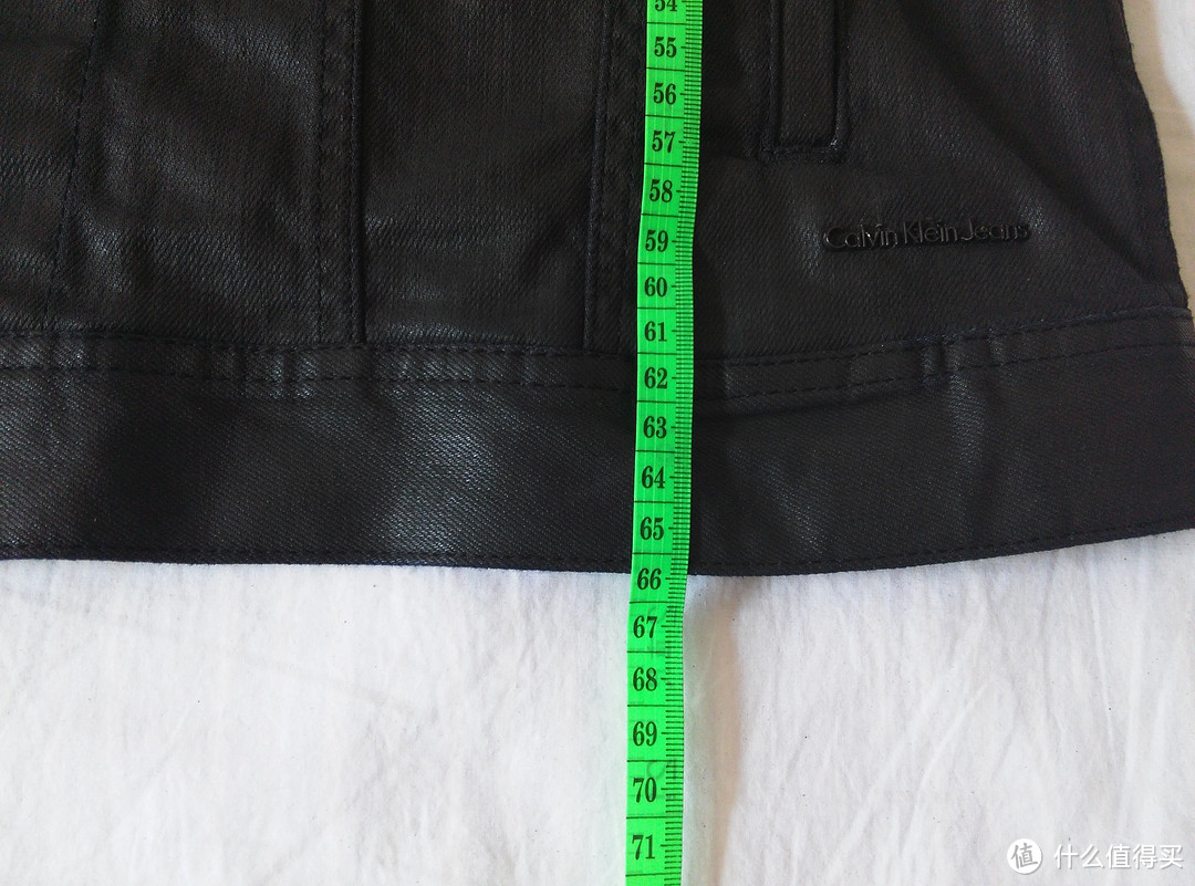 纠结的尺寸：Calvin Klein jeans Coated Modern 黑色涂层牛仔外套
