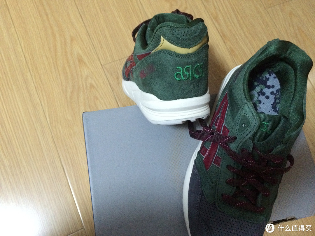 REVOLVE海淘 asics 亚瑟士 GEL SAGA 休闲运动鞋 圣诞配色