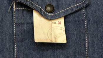 zara 基本款丹宁衬衫外观展示(口袋|领口|纽扣|吊牌)