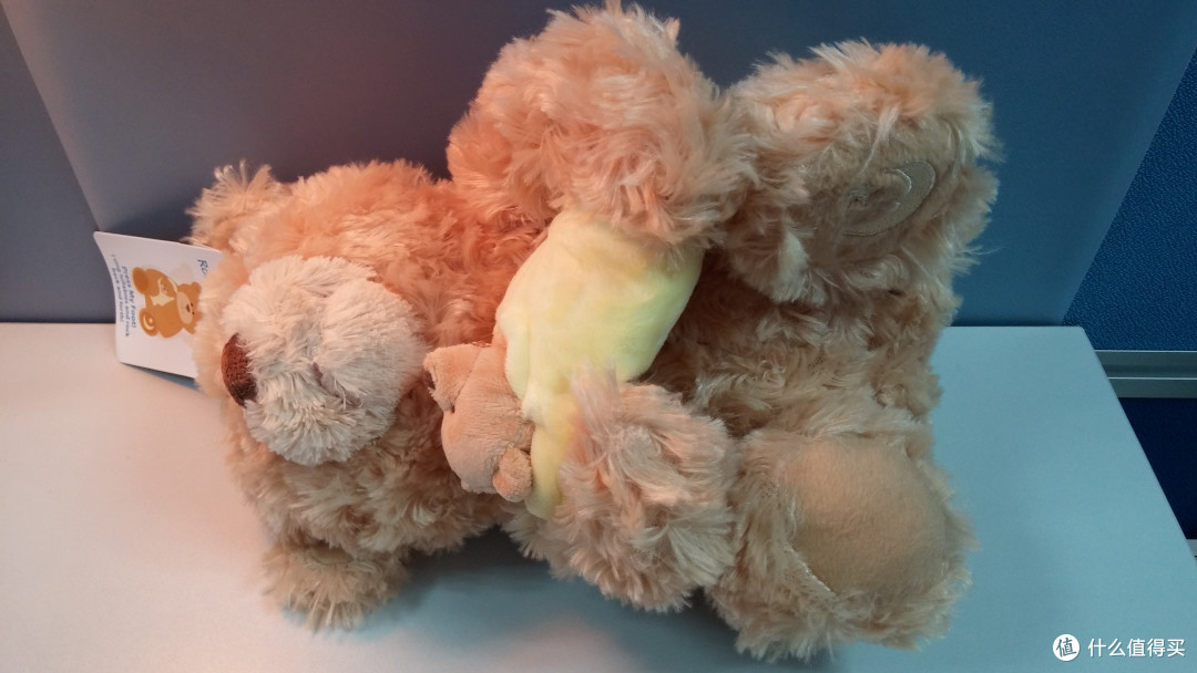 泰迪熊系列篇一 摇头晃脑唱英文 最后一吻倾母爱 唱歌的泰迪熊妈和熊宝 Rock A Bye Baby Musical Teddy Bear 娃娃玩具 什么值得买