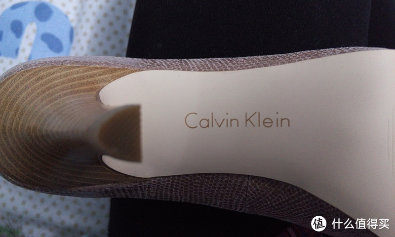 朕值到了海淘第一单：Calvin Klein Kail Pearlized 女士鱼嘴真皮高跟鞋 小晒 附尺码说明