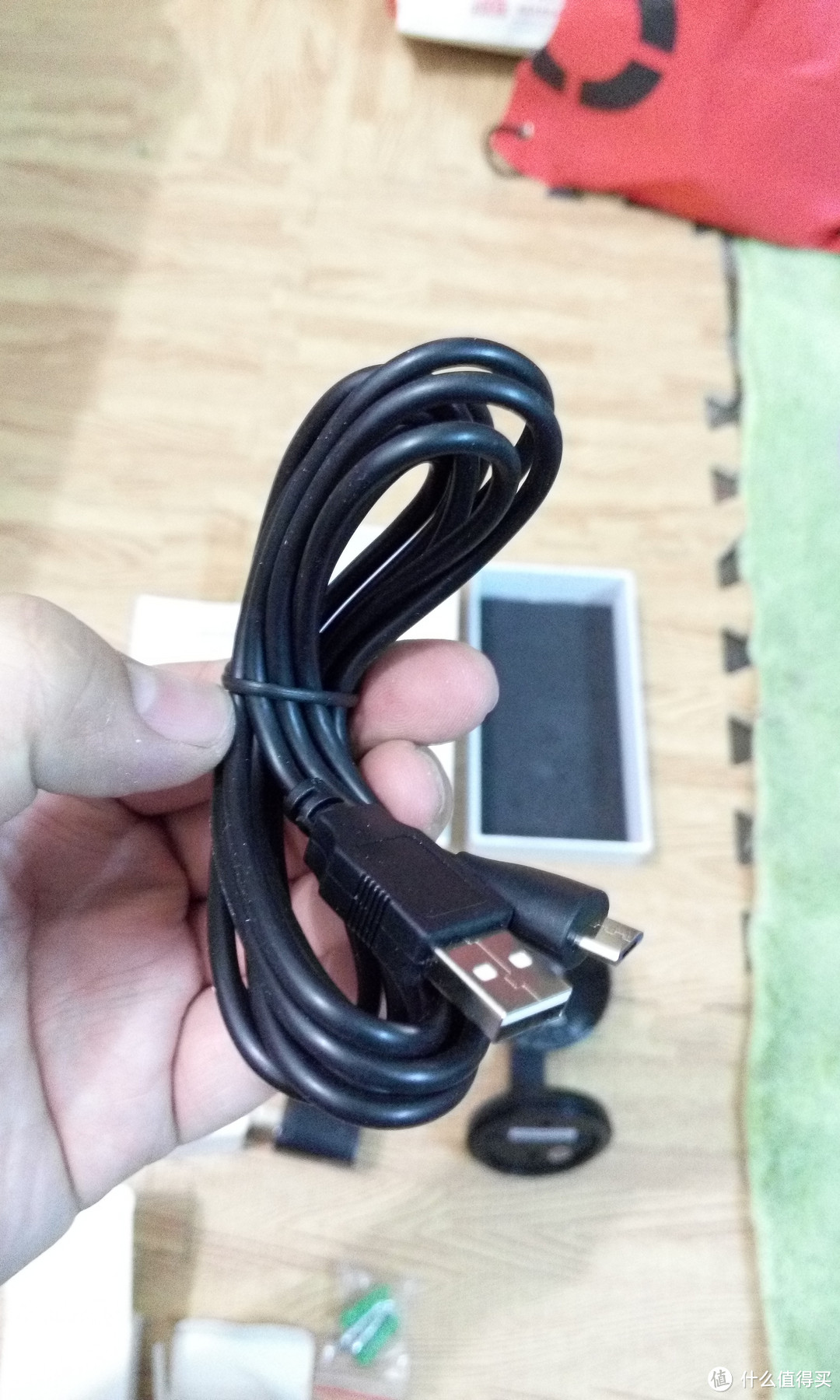 自带mini USB线