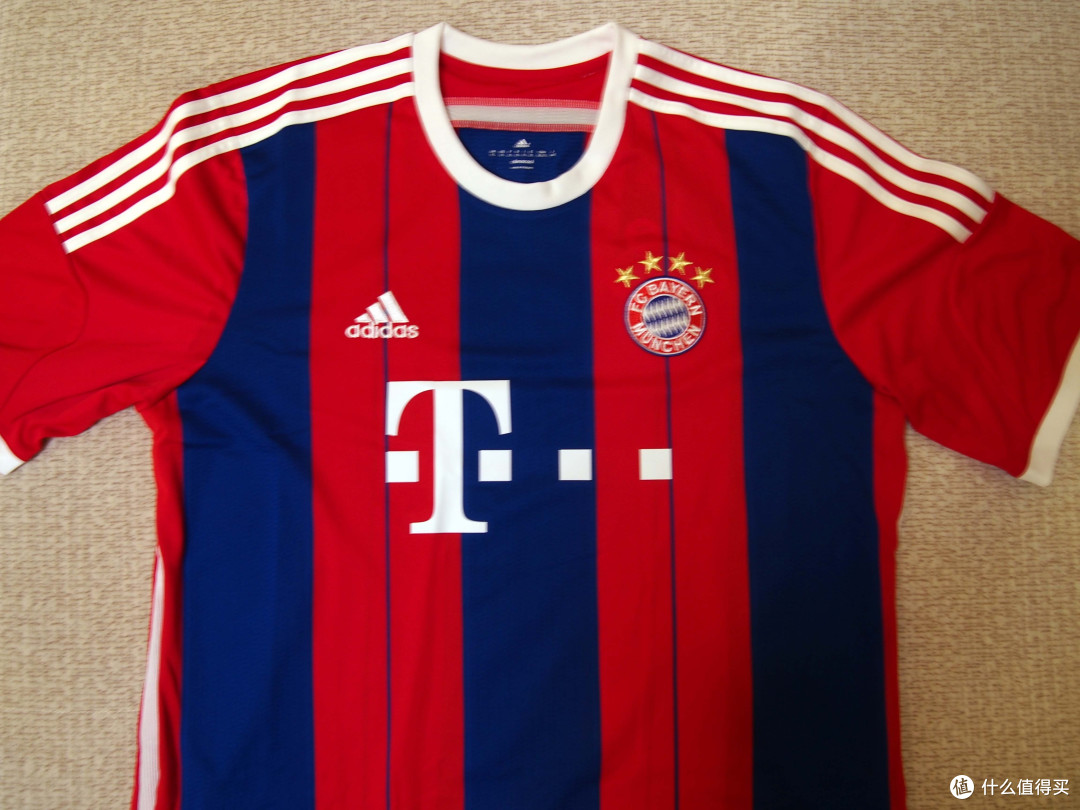 来自安联的新年礼物拜仁慕尼黑1415赛季主场球衣