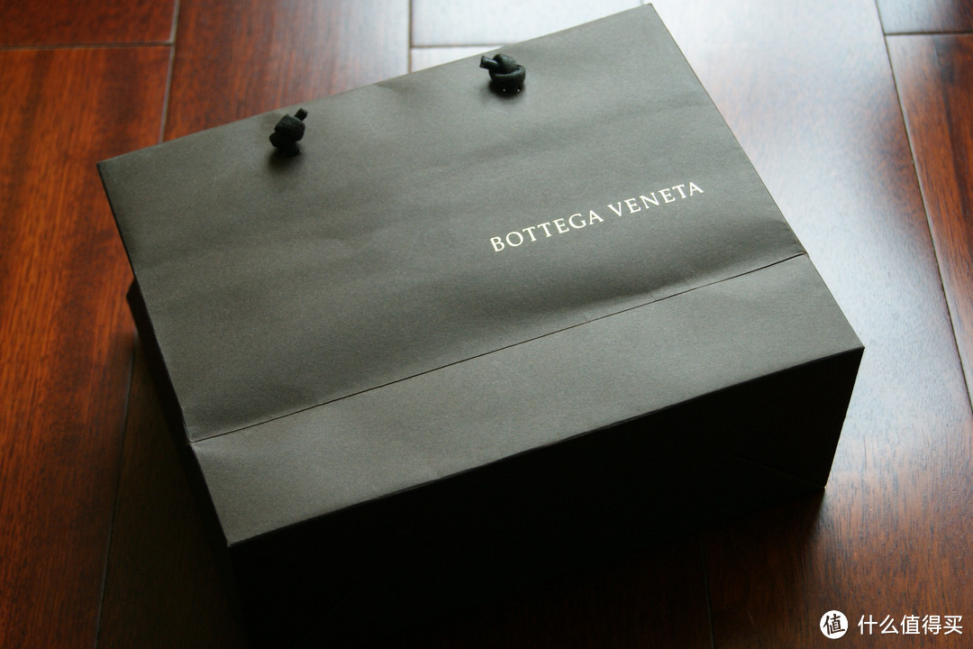 Bottega Veneta 150509 信号蓝 女款编织小羊皮长款暗扣拉链翻盖皮夹