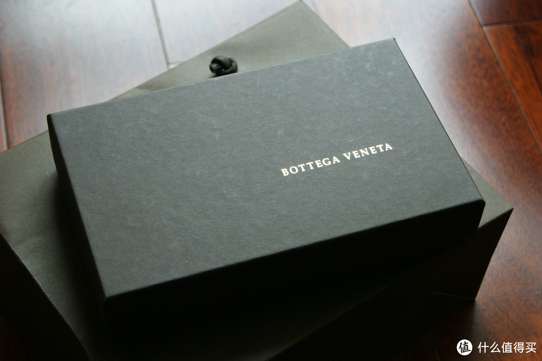 Bottega Veneta 150509 信号蓝 女款编织小羊皮长款暗扣拉链翻盖皮夹