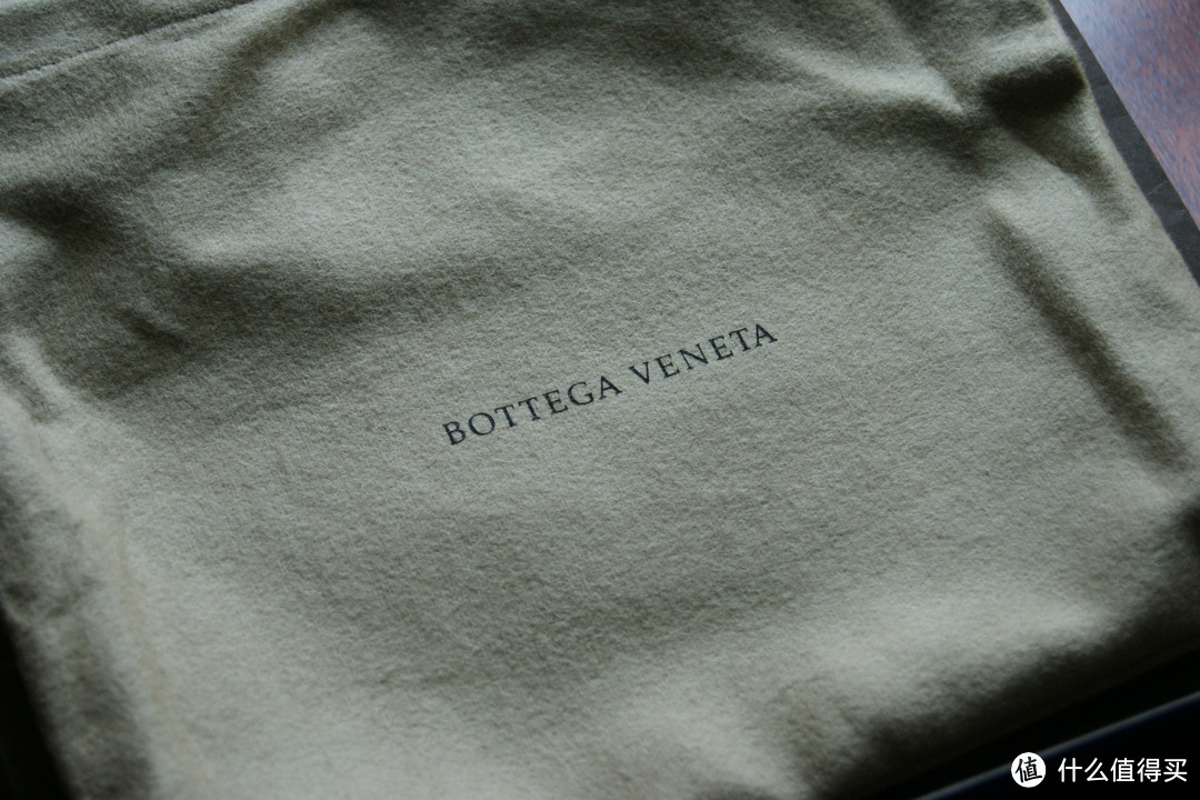 Bottega Veneta 150509 信号蓝 女款编织小羊皮长款暗扣拉链翻盖皮夹