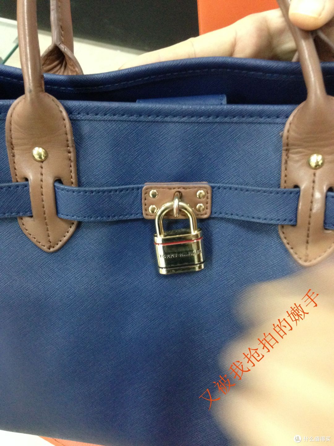 首次帮闺蜜LD海淘的Tommy HilfigerHeritage Lock Saffiano 女包