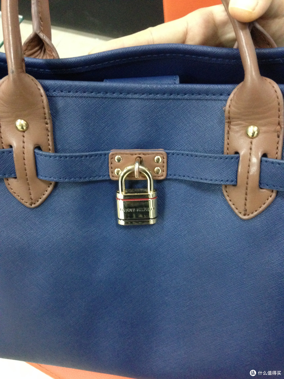 首次帮闺蜜LD海淘的Tommy HilfigerHeritage Lock Saffiano 女包