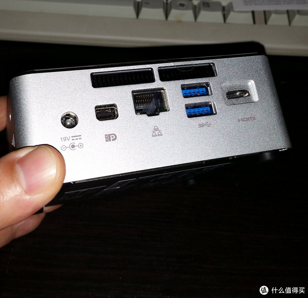 第5代Broadwell CPU加持：intel NUC 紧凑型准系统 开箱