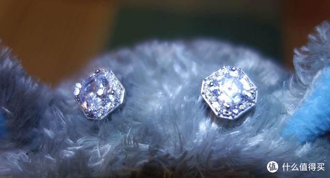 27刀换来玻璃中的钻石：Sterling Silver Zirconia Halo 镀铂 施华洛世奇水晶镶嵌 耳钉