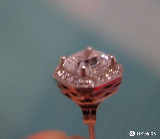 27刀换来玻璃中的钻石：Sterling Silver Zirconia Halo 镀铂 施华洛世奇水晶镶嵌 耳钉