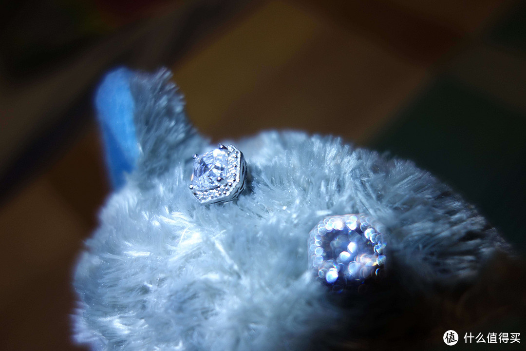 27刀换来玻璃中的钻石：Sterling Silver Zirconia Halo 镀铂 施华洛世奇水晶镶嵌 耳钉