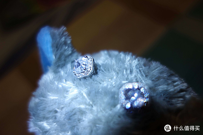 27刀换来玻璃中的钻石：Sterling Silver Zirconia Halo 镀铂 施华洛世奇水晶镶嵌 耳钉