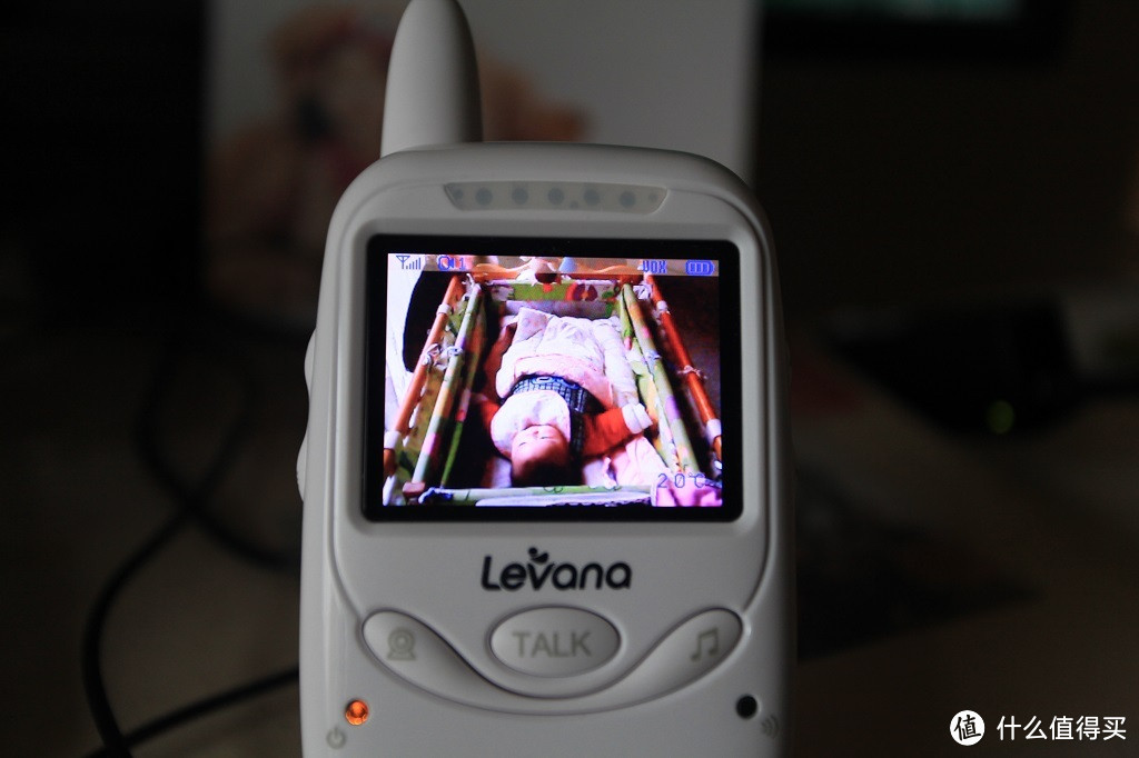 白色Palm造型的婴儿监护器Levana Jena