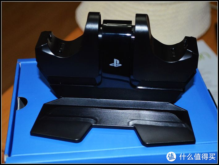 再也不用为充电犯愁了！PowerA DualShock 4 Controller Charging Station PS4双手柄充电器