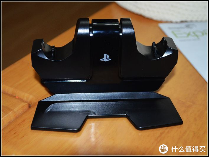 再也不用为充电犯愁了！PowerA DualShock 4 Controller Charging Station PS4双手柄充电器