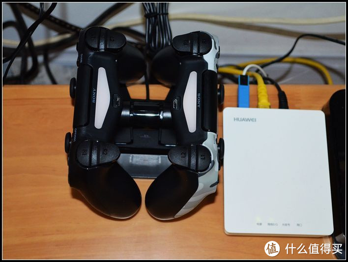 再也不用为充电犯愁了！PowerA DualShock 4 Controller Charging Station PS4双手柄充电器