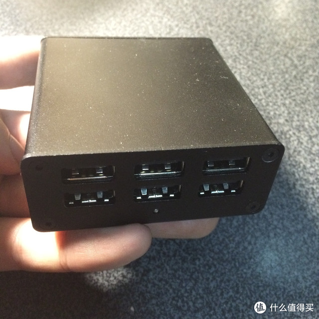 ECOL\'A 宜客莱 E-smart 智能四口充电器