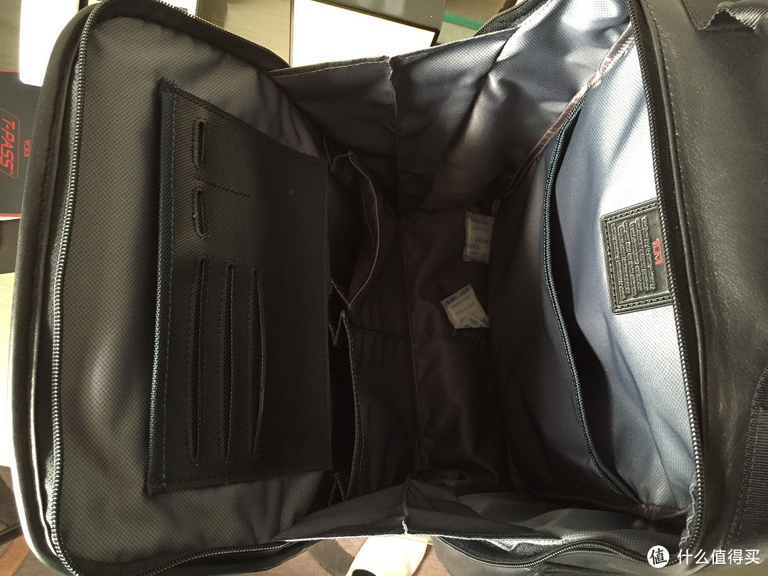 Tumi Alpha 2 T-Pass Business Class Leather Brief 双肩背包