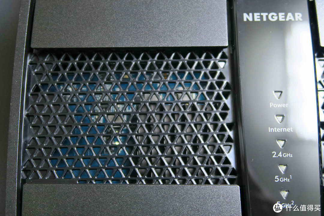 NETGEAR 美国网件 R8000 AC3200M 三频千兆无线路由器