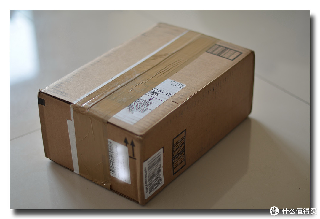 快递收到时原包装，包装不错，只是外包装盒有个被戳的小洞。