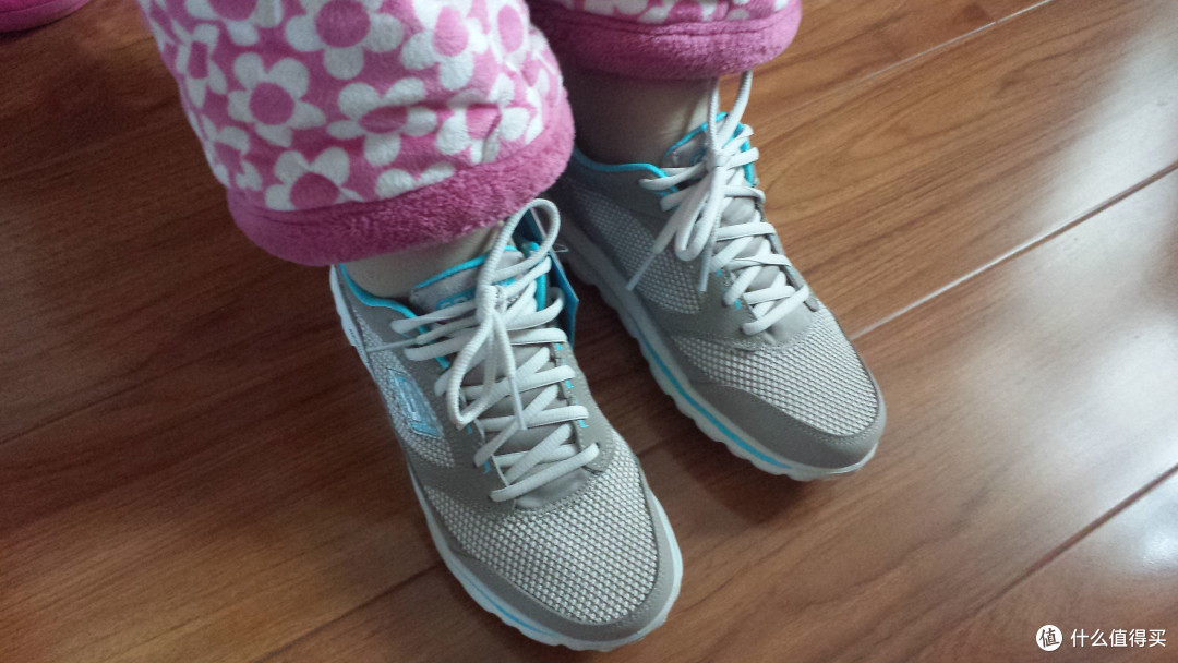 中亚购入Skechers 斯凯奇 ON-THE-GO系列女款生活休闲鞋时尚透气绑带轻质休闲鞋 13774