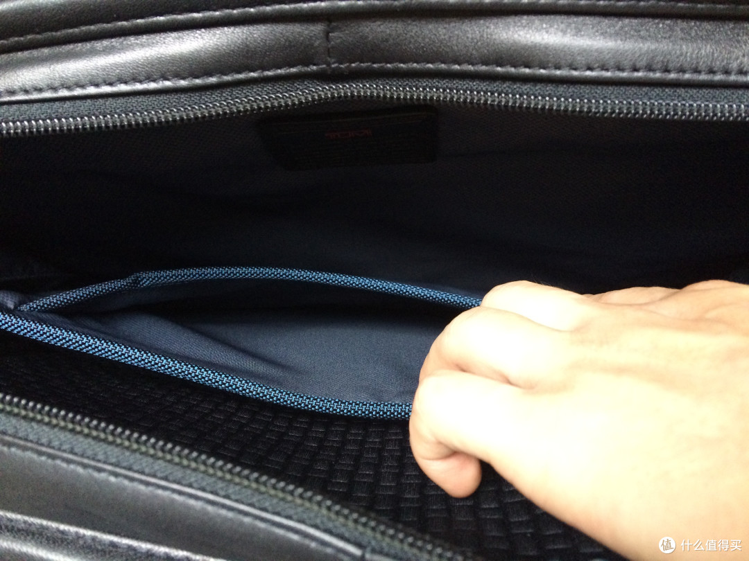 总统范儿,你也可以!观海哥同款:TUMI 塔米 Luggage Alpha Expandable 真皮可扩展公文包