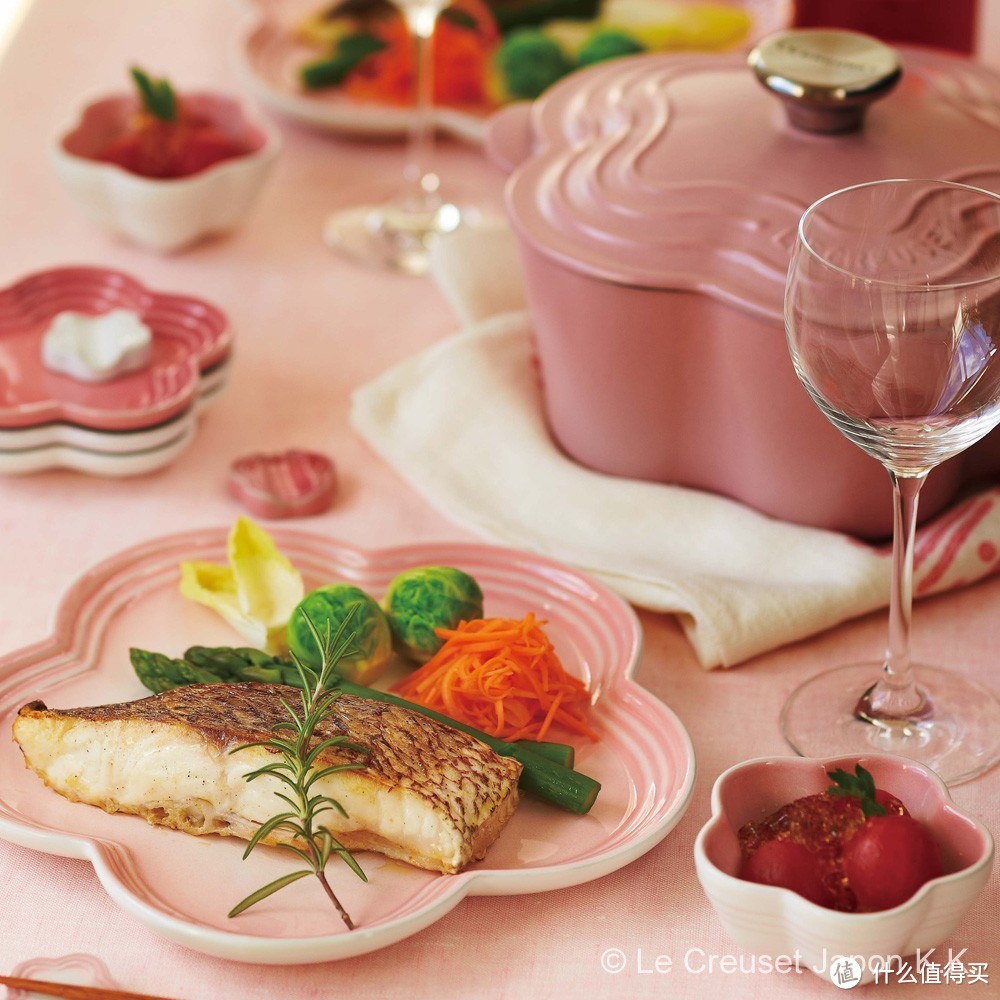 厨房添春意：Le Creuset 2015 花朵系列锅具/餐具在日本上市