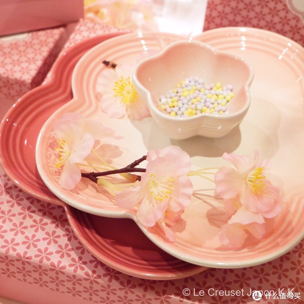 厨房添春意：Le Creuset 2015 花朵系列锅具/餐具在日本上市