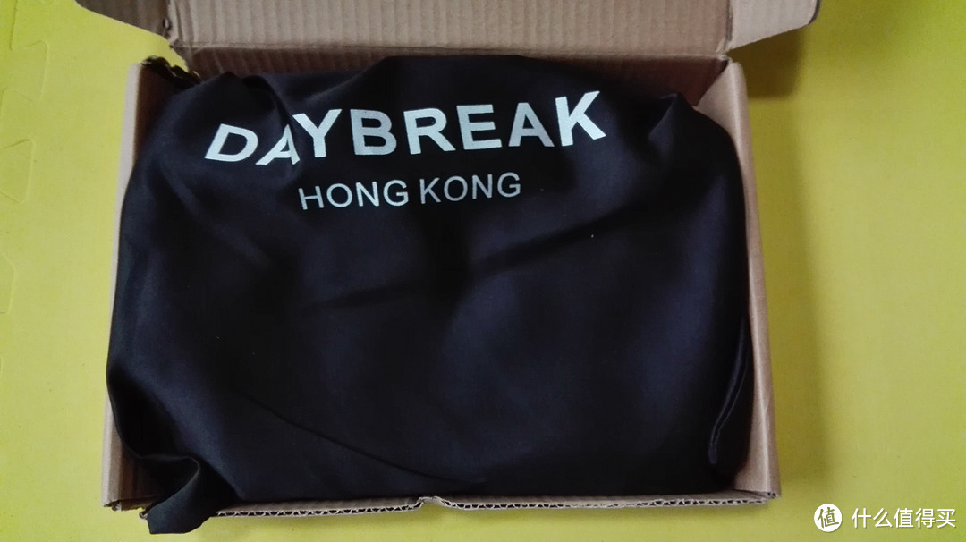 香港本土品牌 DAYBREAK1902 男款单肩斜跨小包