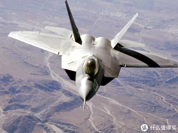 而红蜘蛛的载具形态,也与时俱进的变成了美军现役的主力战机,f22.