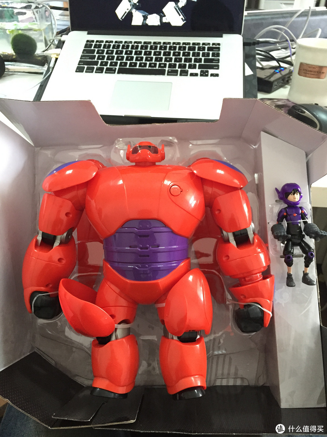 Big Hero 6 超能陆战队 帅气的大白胖子和机器人小宏