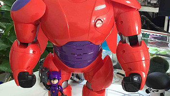 Big Hero 6 超能陆战队 帅气的大白胖子和机器人小宏