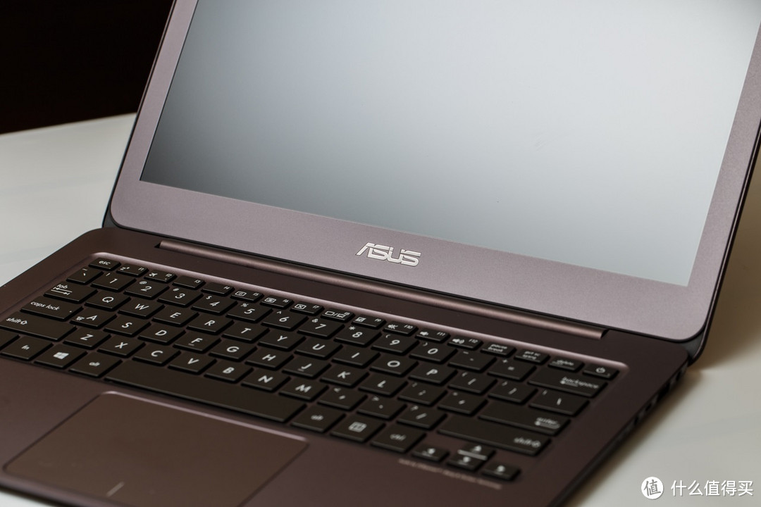 精于芯、简于形：华硕 ZenBook U305 笔记本电脑评测